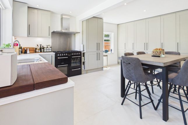 4, Meadow Way, Amersham photo 2
