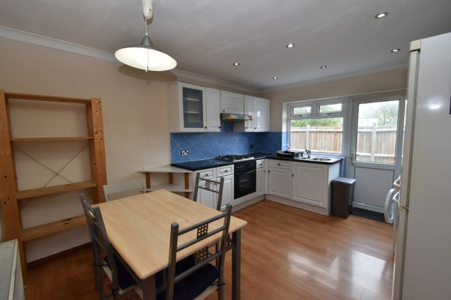 202 Sudbury Heights Avenue, Greenford photo 4