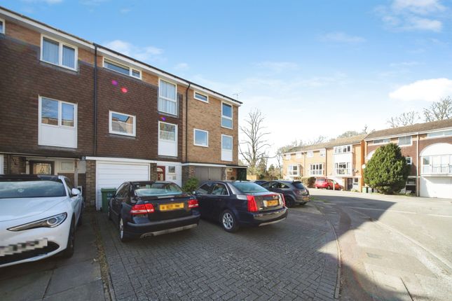 53, Staines Square, Dunstable photo 3