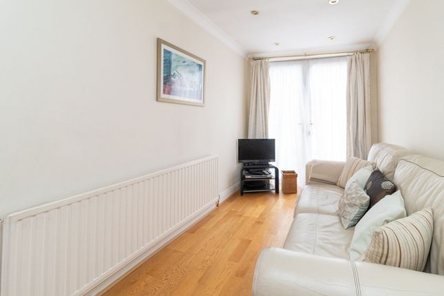 71 Glendale Avenue, Edgware photo 4