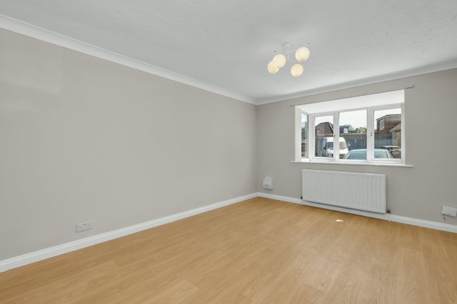 54, Kings Avenue, Farnham photo 4