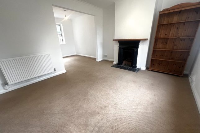 30, Gloucester Crescent, Laleham photo 4