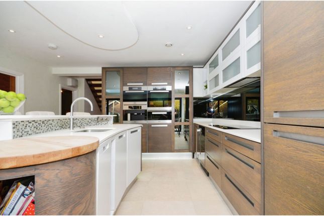 17, Bucknalls Drive, St. Albans photo 3