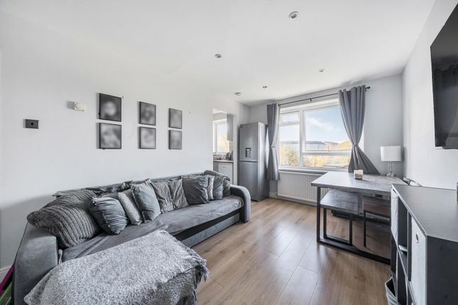 Flat 3, Laburnum Court, Laburnum Road, Chertsey photo 3