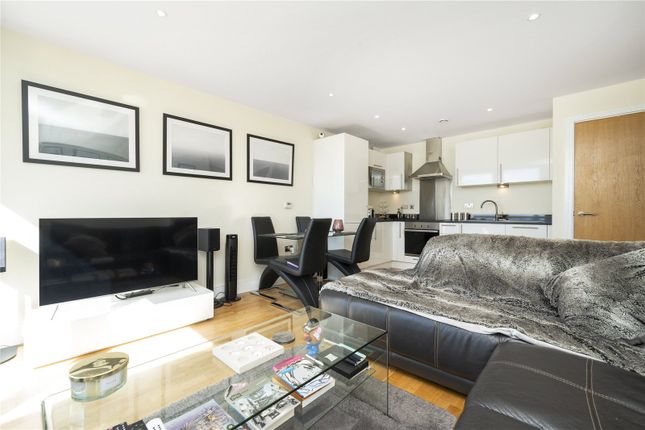 Thumbnail Flat for sale in Cobalt Point, 38 Millharbour, London