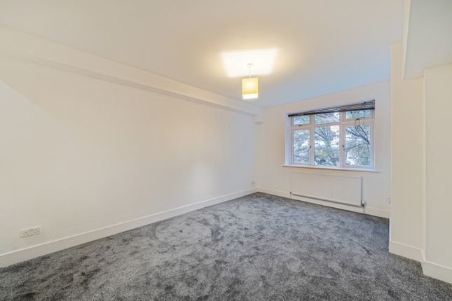 11 Molesey Road, Walton On Thames photo 4
