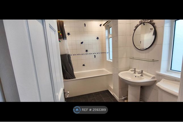 Rowan Road, Brentford photo 5