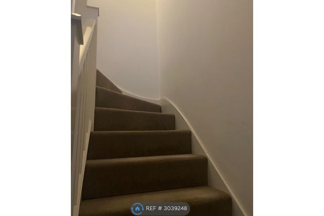 Holts Crest Way, Leeds photo 4
