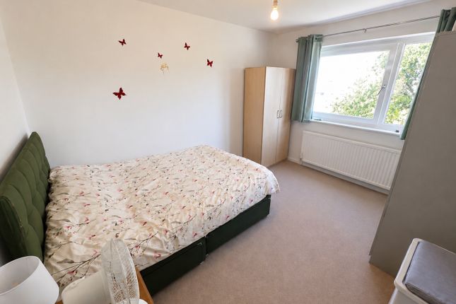 16, Linden Close, Dunstable photo 4