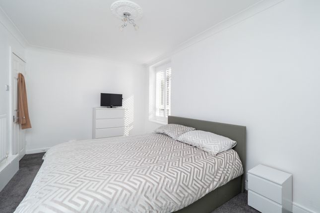 Flat for sale in Malden Road, Cheam, Sutton