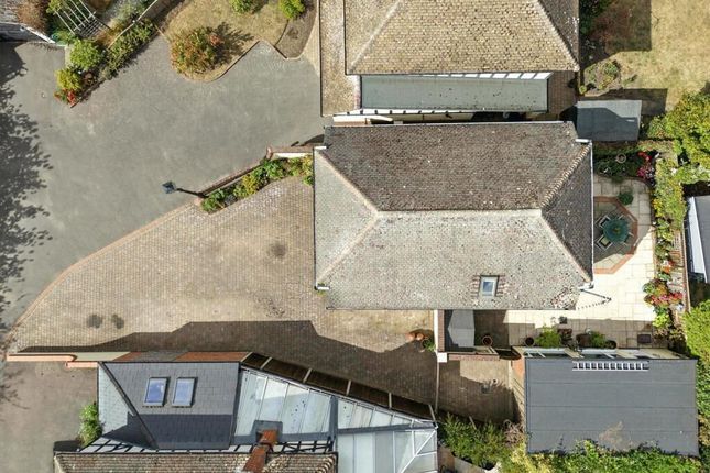 The Old Workshop, Moat Close, Doddinghurst photo 4