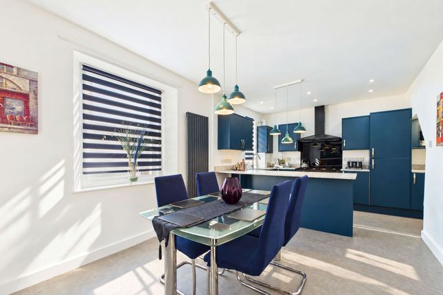 29 Alexandra Road, Torquay photo 2