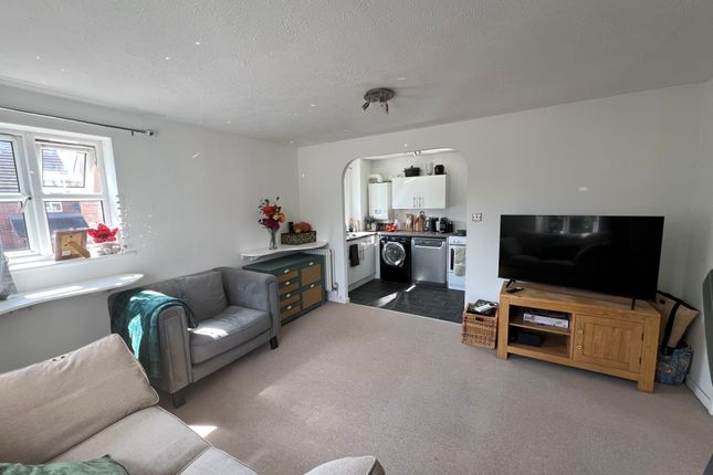 Flat 8, Crawley photo 5