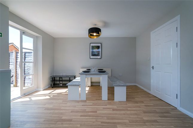 Room 6, 24, Aspen Grove, Hampshire photo 4