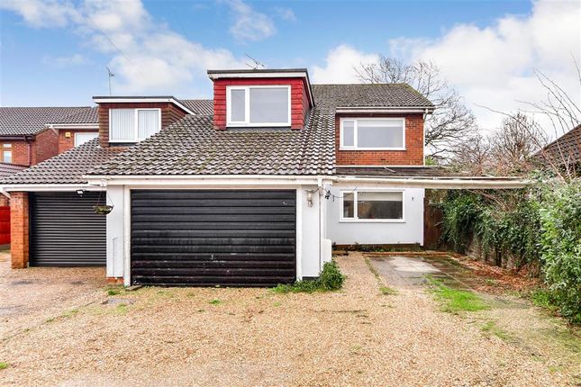 Thumbnail Link-detached house for sale in High Road North, Steeple View, Basildon, Essex