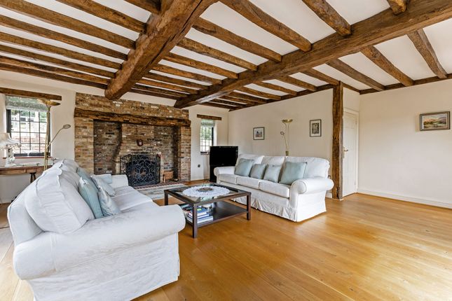 Larchfield, Jumps Road, Churt, Farnham photo 4
