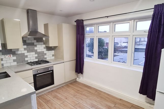 Thumbnail Flat to rent in Golfe House, Golfe Road, Essex