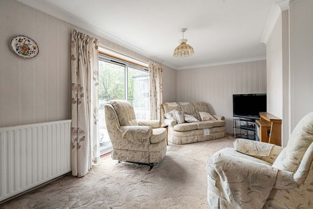 10, Lodden Close, Bicester photo 3