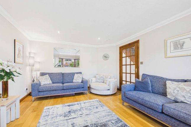 31, Almond Gardens, Perth photo 4