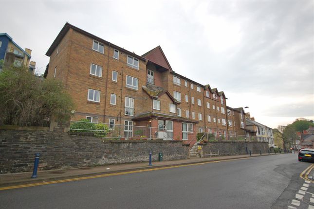 18 Llys Yr Hen - Fore.Jpg