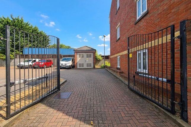 54, Watling Gardens, Dunstable photo 4