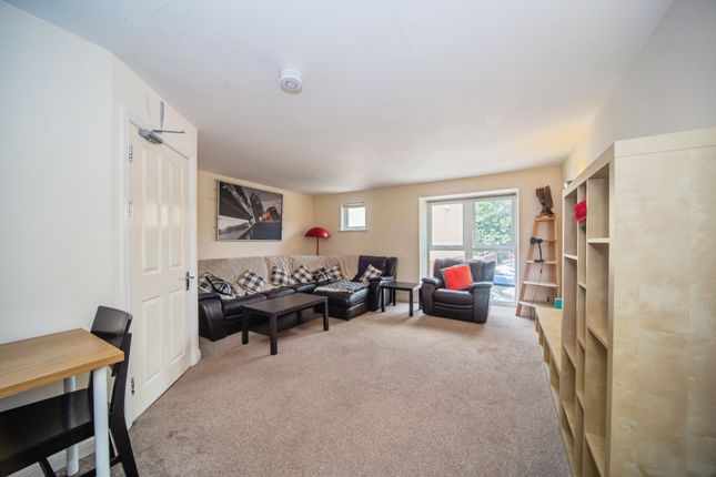 86, Southampton photo 2