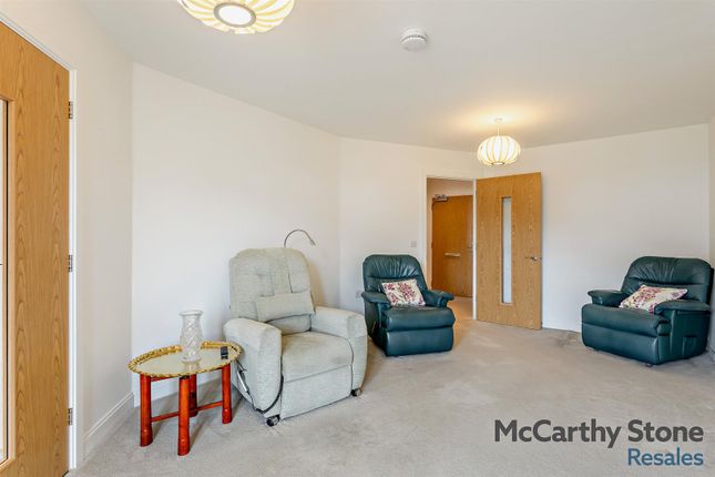 32 Royal Gardens, Seymour Road, Buntingford photo 4