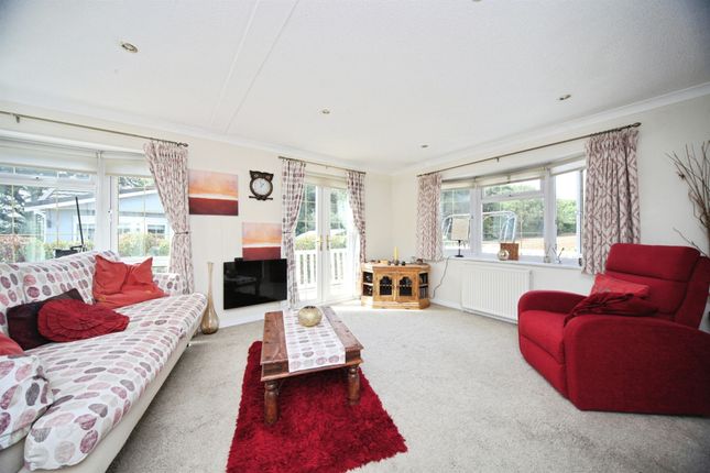 22a, Collinswood, Residential Park, Luton photo 4