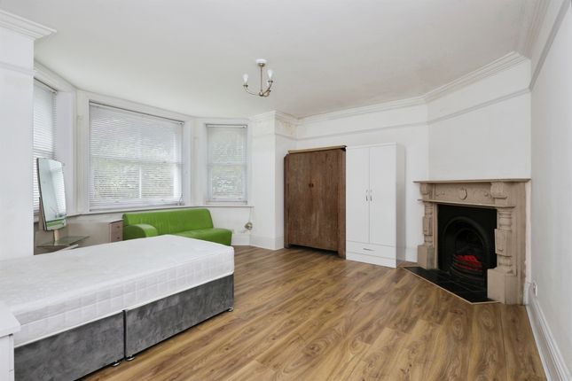 Flat 1, Carlton House, 4, Devonshire Place, Eastbourne photo 4