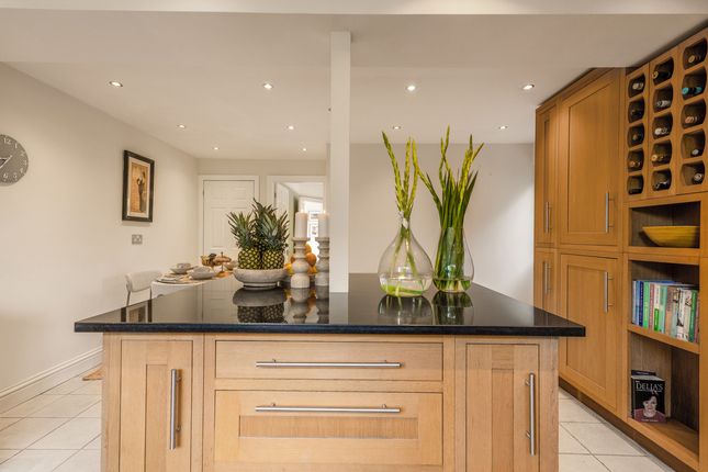 15, Crawley Road, Horsham photo 4