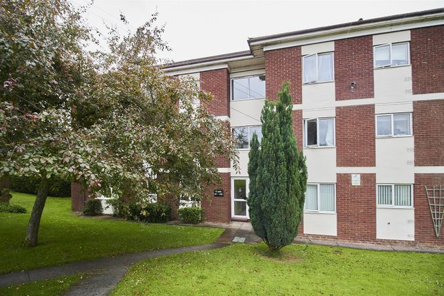 Flat to rent in Deveron Court, Hinckley, Leicestershire