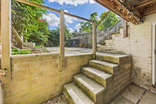 Cam02545G0-Pr0486-Still027