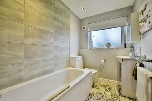 Flat for sale in Wellfield Gardens, Hale, Altrincham, Greater Manchester