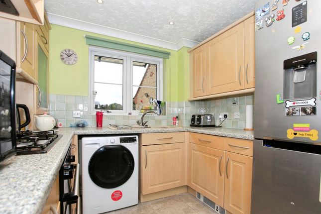21, Fieldfare Drive, Peterborough photo 4