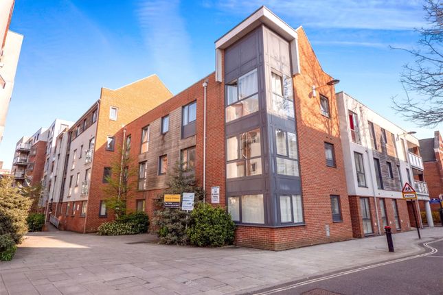 Flat for sale in Castle Way, Southampton, Hampshire