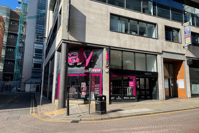 Retail premises to let in Albion Street, Leeds
