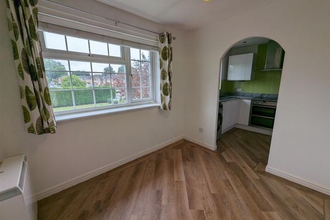 4, Redmire Close, Darlington photo 3