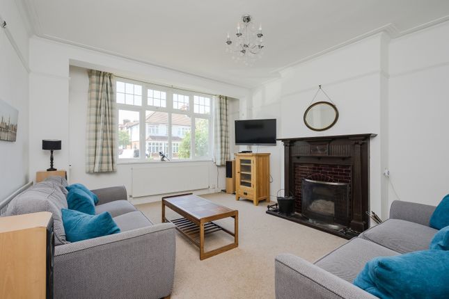 66, Sandbourne Avenue, London photo 2
