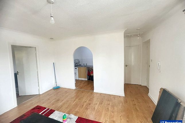 187 Elm Court, Luton photo 2
