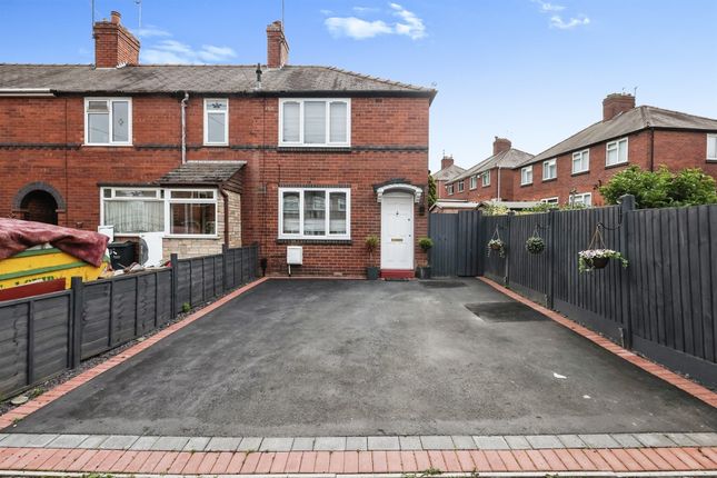 Thumbnail Town house for sale in Sutherland Road, Cradley Heath