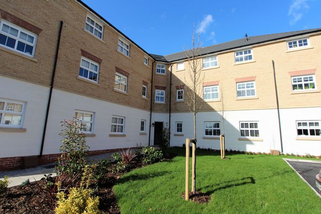 Flat to rent in Baytree Court, Prestwich