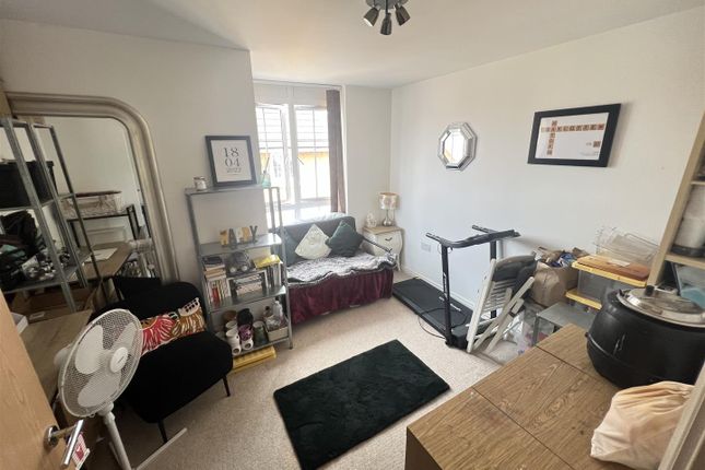 Flat for sale in Lambourne Chase, Great Baddow, Chelmsford