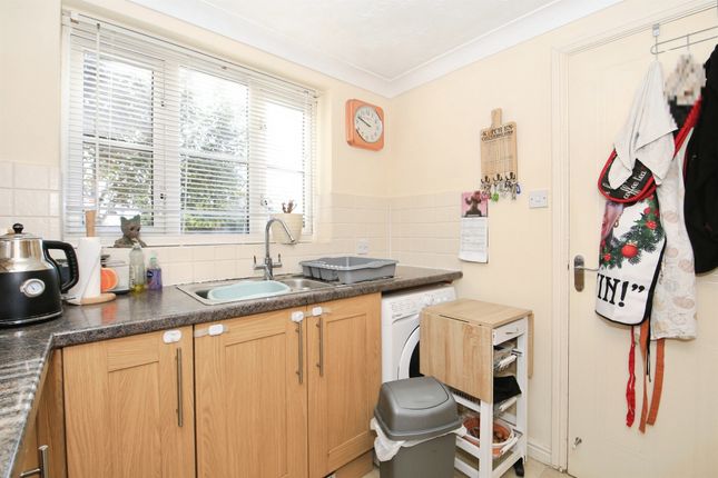 51, Burdett Grove, Peterborough photo 4