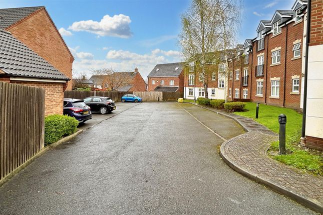 Flat for sale in Ratcliffe Avenue, Kings Norton, Birmingham