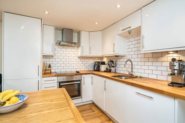 Apartment 1, 30, Bird In Bush Road, London photo 3