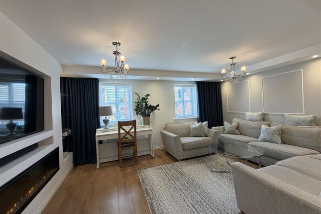 16, Admiral Way, Hyde photo 2