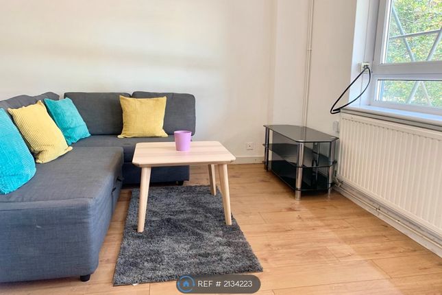 Flat to rent in Sovereign House, London