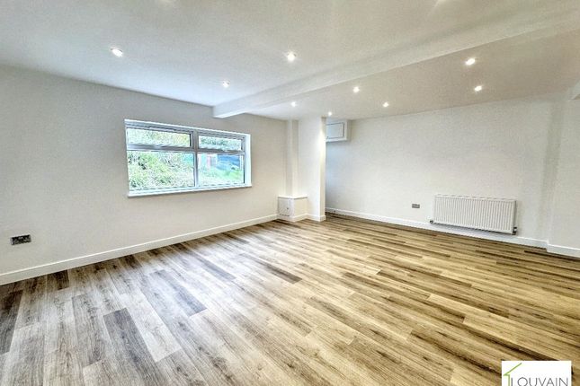 4 Brynteg Crescent, Tredegar photo 4