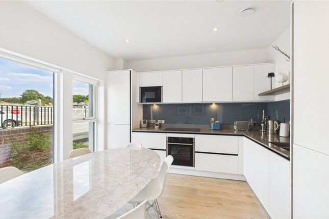 21, Mindenhurst Road, Camberley photo 3