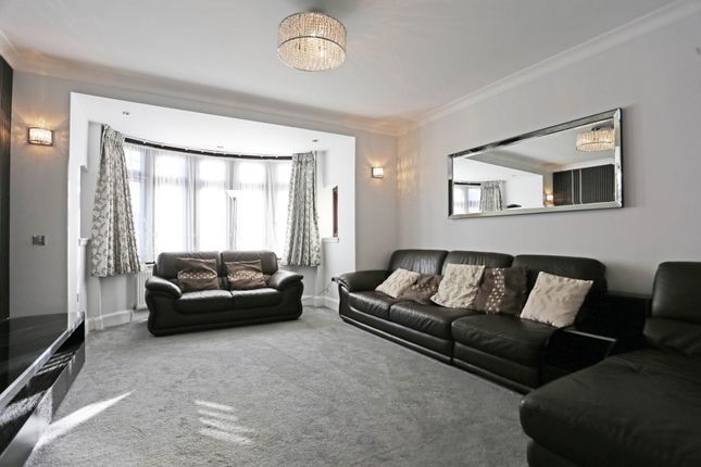 111, Beechwood Gardens, Ilford photo 5